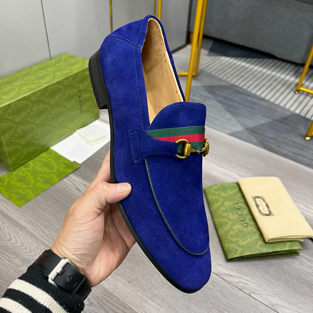 Factory price: 500💰-Gucci men’s formal leather shoes! Genuine molded horsebit, a classic must-have for your shoe cabinet! The feet are particularly delicate! This Gucci original version is a set last, and we are consistent with the counter! Therefore, it is more comfortable in terms of last shape and comfort! Take it to the counter and compare at will! Good shoes are more than just what they make! But grasp the essence from the inside out! Material: Imported first-layer frosted cowhide! Genuine leather outsole imported from Italy, size: 39-44 (38/45 customized, non-refundable)